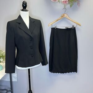Kasper Womens Size 4 Two Piece Business Suit Blazer & Skirt Lasercut Black